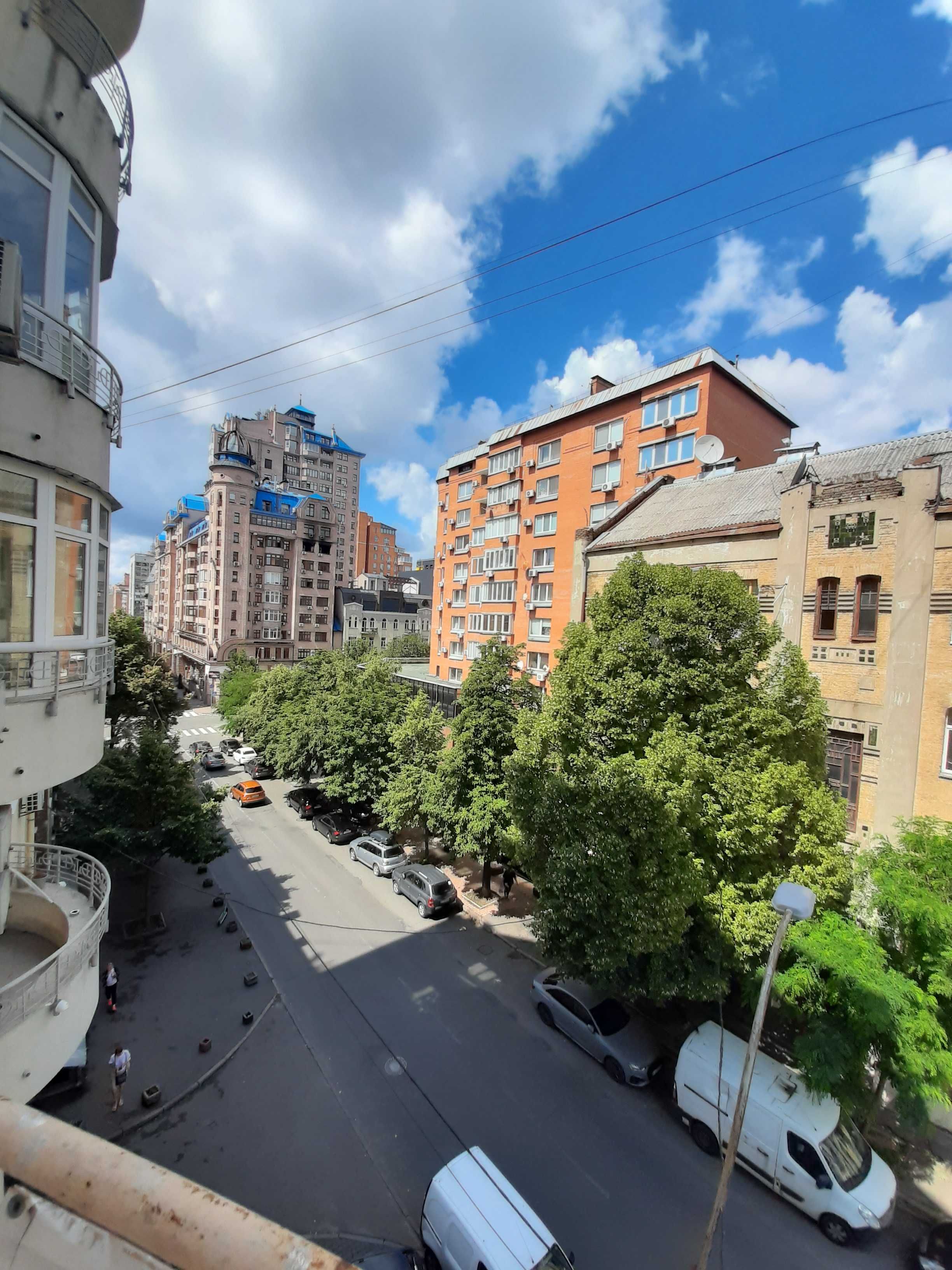 3к. Клубний будинок, центр міста. 136м2. Олександра Кониського 46/11