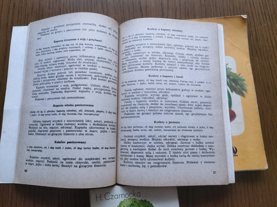 Stare książki kucharskie surówki sałatki warzywa kapustne