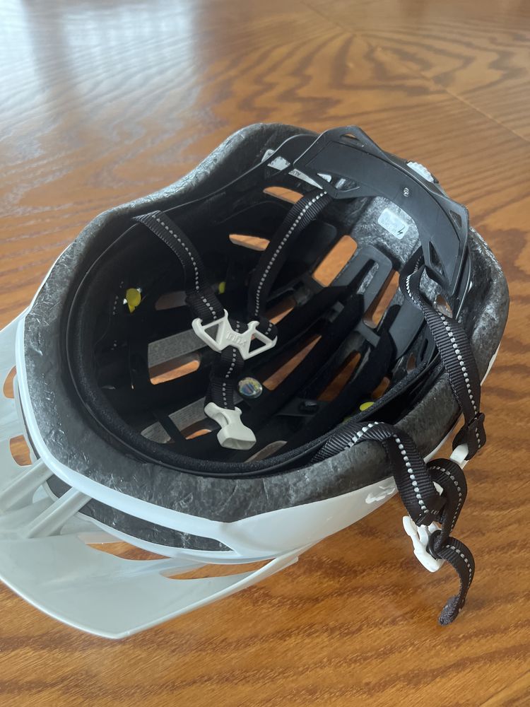 Kask rowerowy specialized