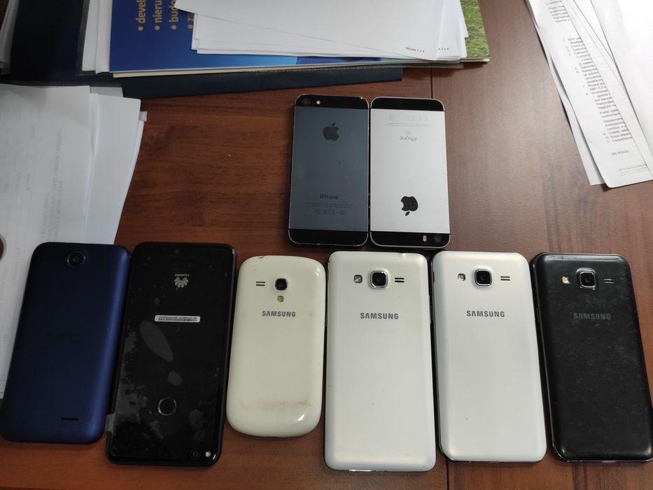 Zestaw telefonów - działających