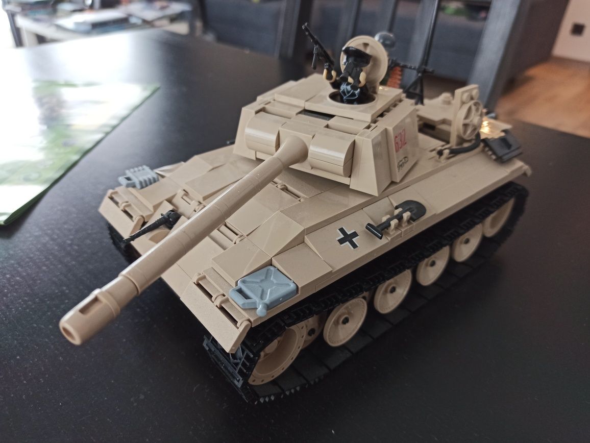 Czołg Cobi Panther tank nr 2447