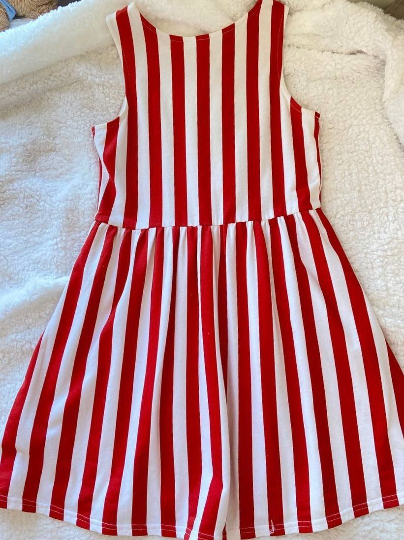 Vestido às riscas para menina