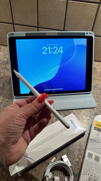 Tablet iPad Apple Retina 10.5” + NOWY RYSIK + etui - iOS 18.5