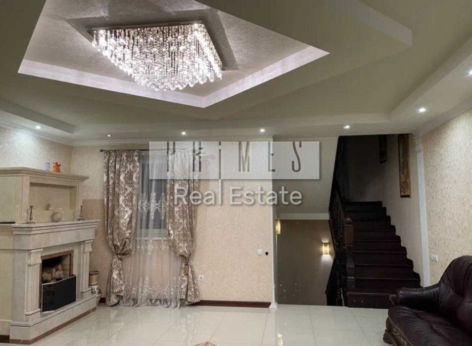 Оренда ексклюзивного будинку Стоянка корт басейн озеро на ділянці