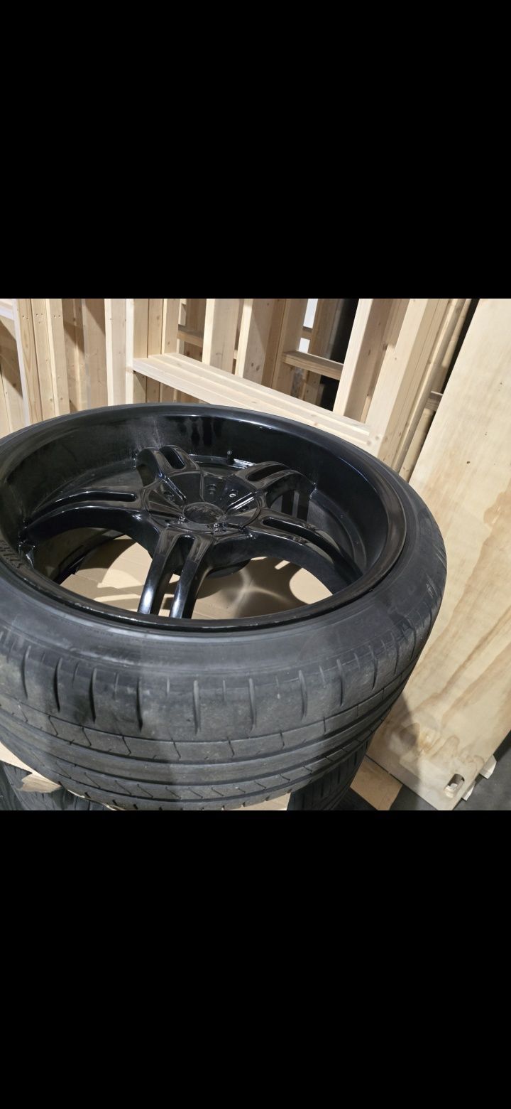 Felgi 22 cale.  Piekny wzór z rantem.  Chrysler  Dodge 5x115