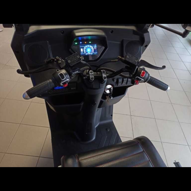 Pojazd typu trike CARGO – VELEX model PEC99