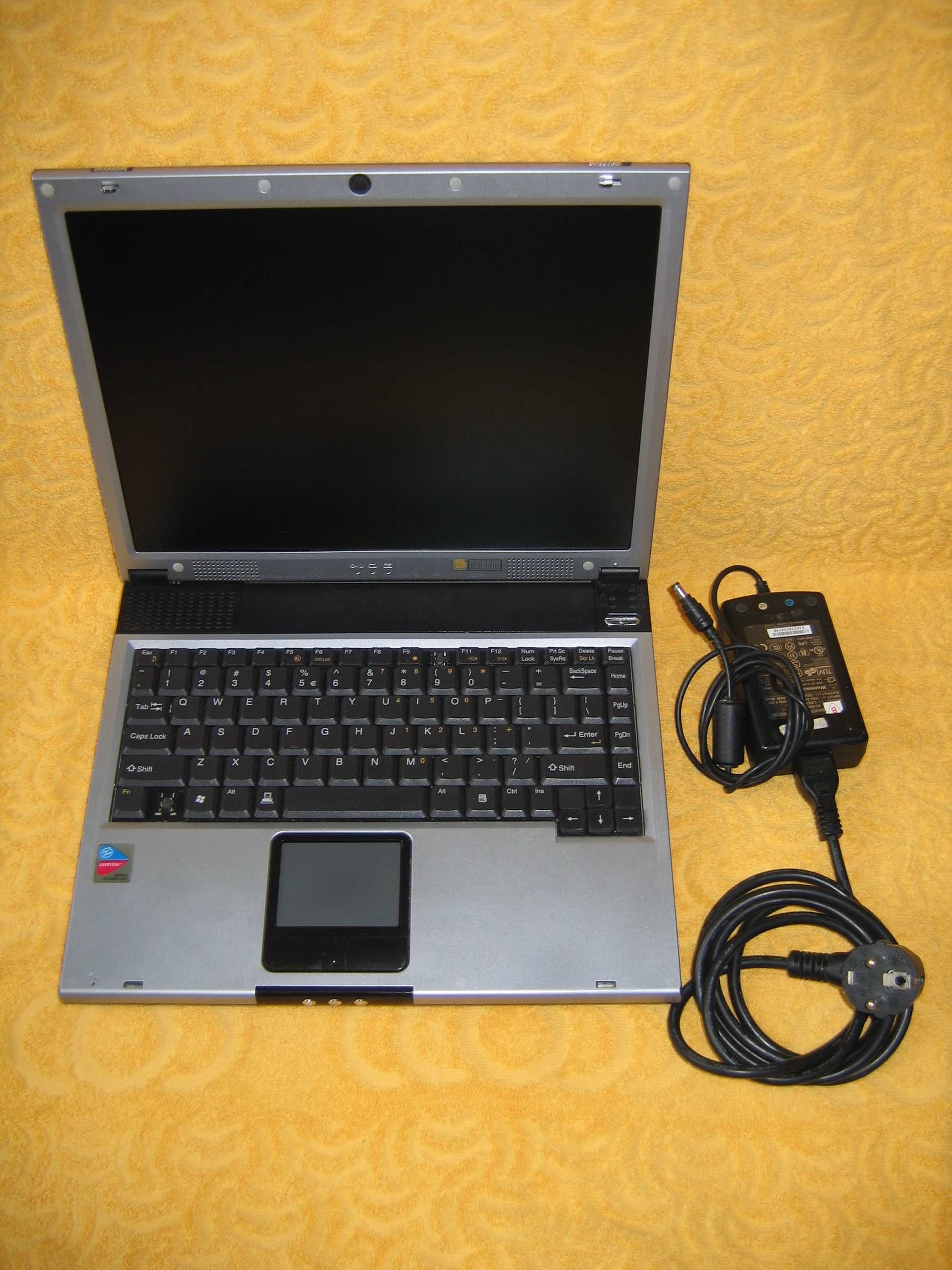 Laptop CA CLEVO 8800 1,4GHz 512Mb RAM 15" WIFI PCMCIA + torba