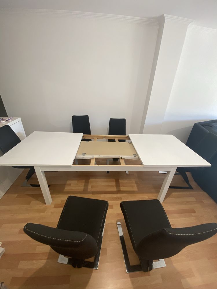 Mesa de jantar e 6 cadeiras