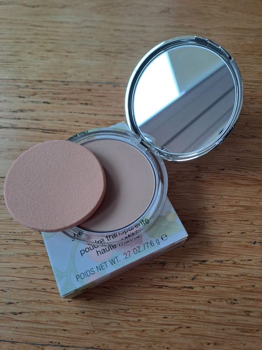 Puder do twarzy clinique stay-matte stay buff 01