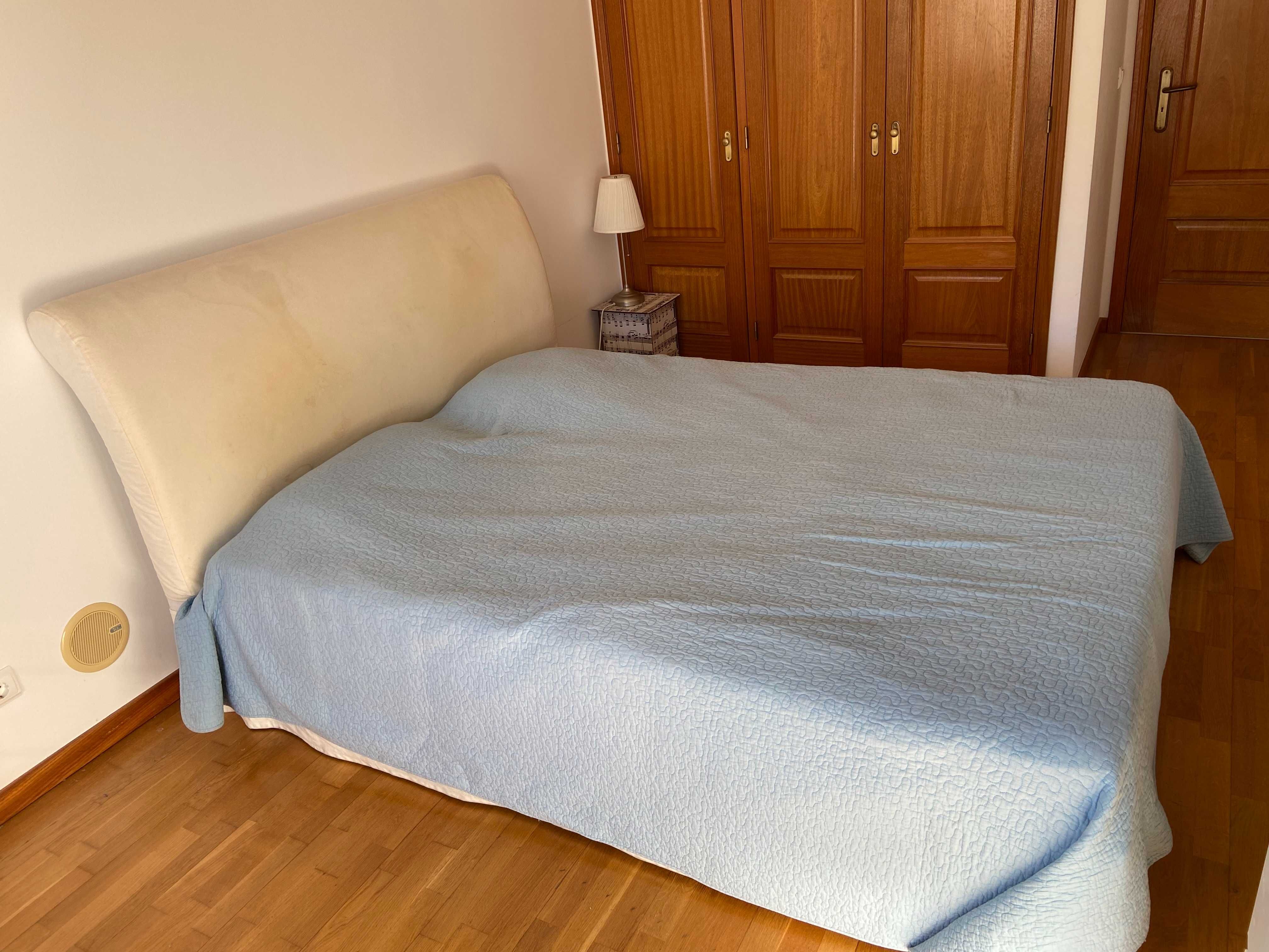 Cama casal com colchão IKEA