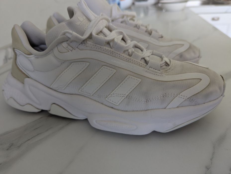 Оригінальні брендові кросівки Adidas в хорошому стані..