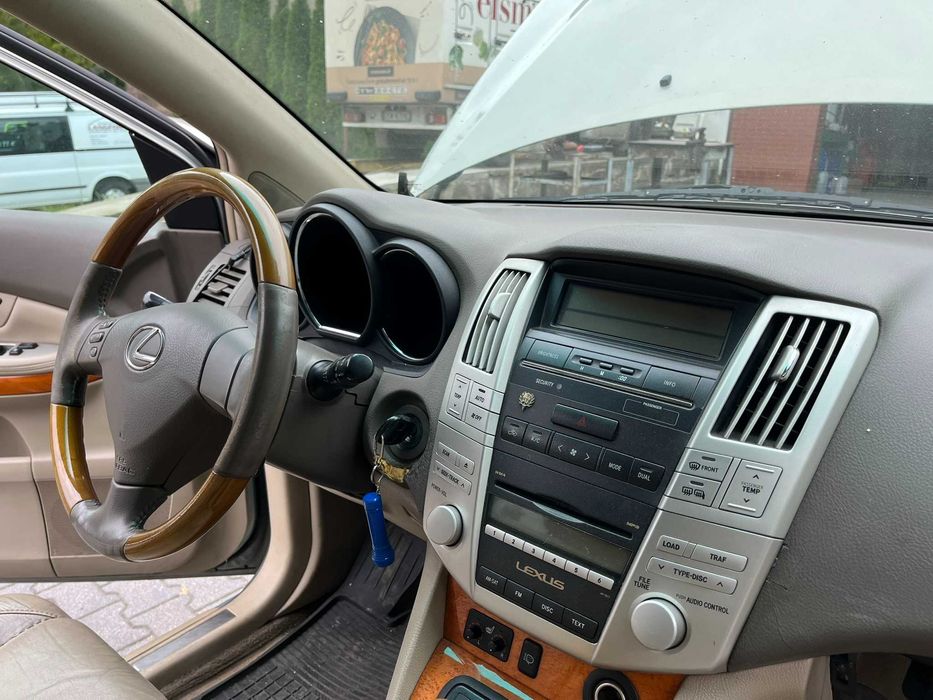 sprzedam samochód Lexus RX350