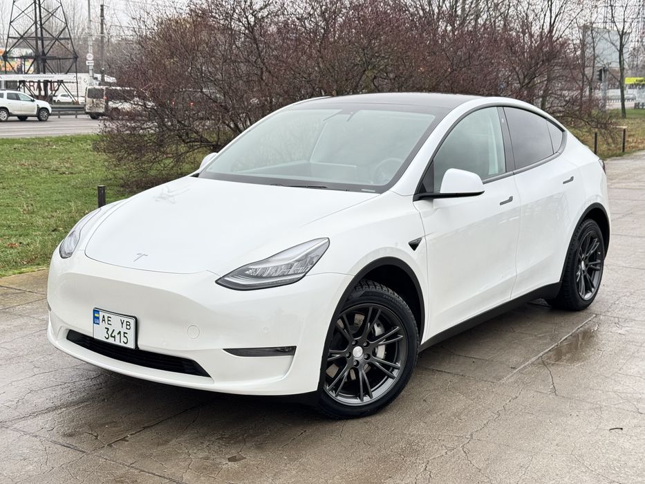 Tesla y, в гарному стані