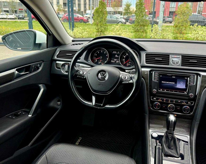 Volkswagen Passat SE