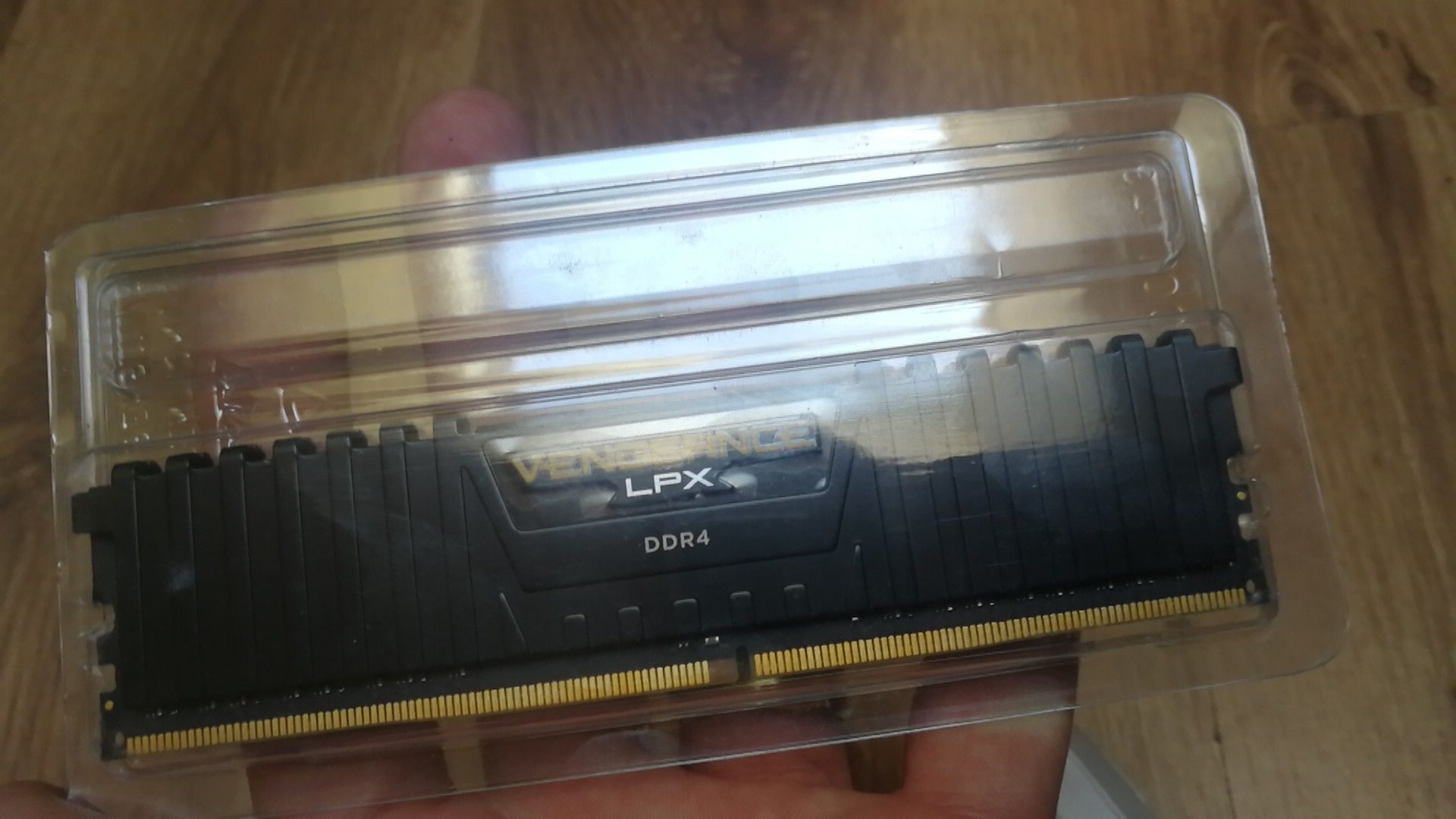 Pamięć ram - Corsair Vengeance LPX DDR4 8GB 2400MHz Low Profile CL14.