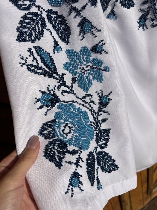Вишиванка бісером ручної роботи.