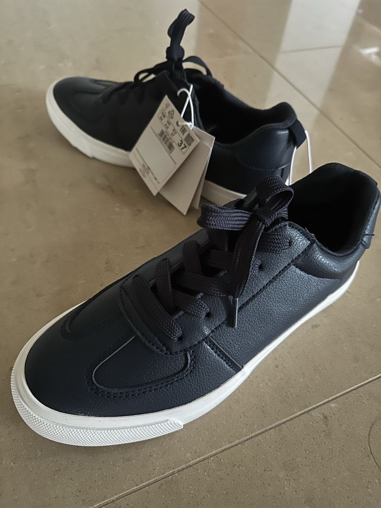 Nowe klasyczne trampki Reserved 37