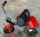 Triciclo da marca Injusa