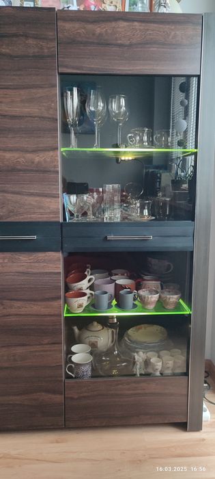 Komoda 300 zł  i  witryna szklana 300 złl