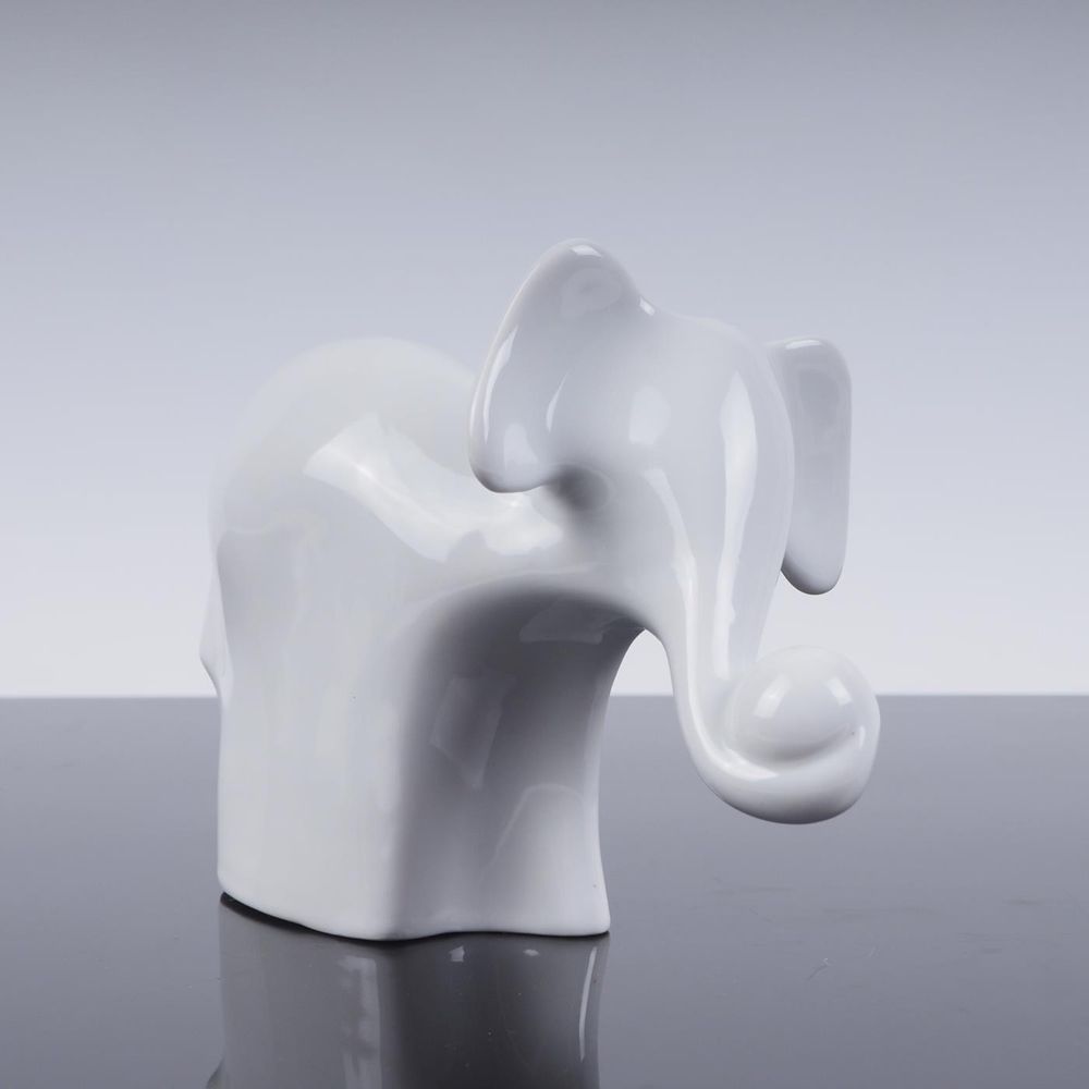 Prototypowa figurka  Słoń z piłką Technikum Ceramiczne Karlowe Wary