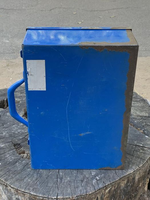 Металлический чемодан из Германии.