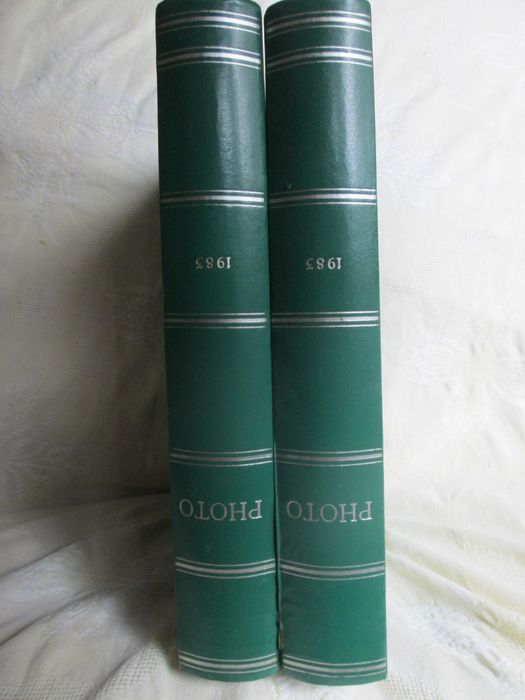 Edição do ano de 1983 da revista Photo, encadernada em dois volumes