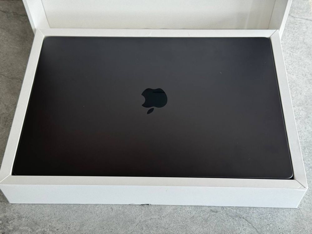 Apple Macbook Pro M4 MAX 36gb/1tb NEW