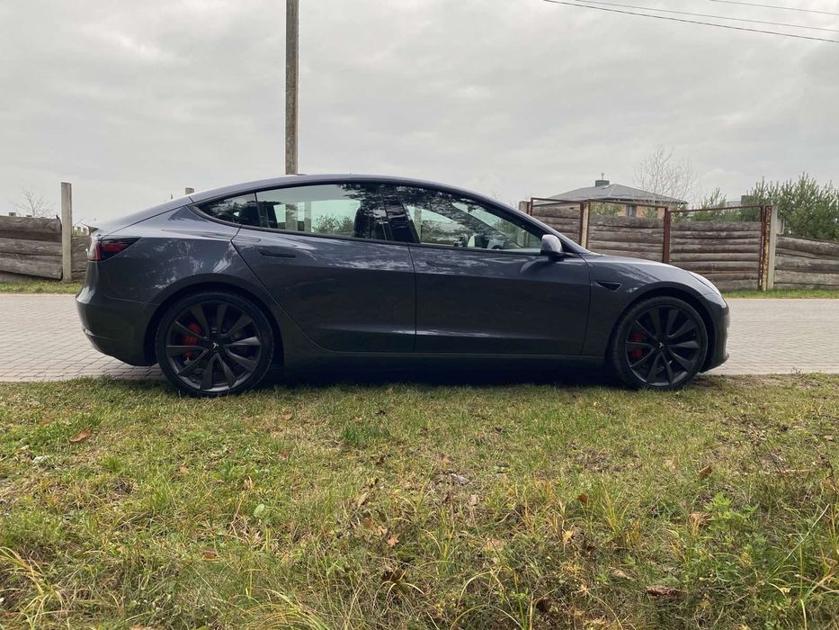 Tesla model 3 Performance 
2020 рік
