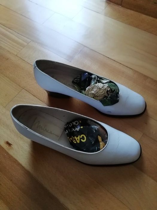 Sapato Clássico de Senhora em Pele Branco Tam 2 Marca Miriam Usado (ti