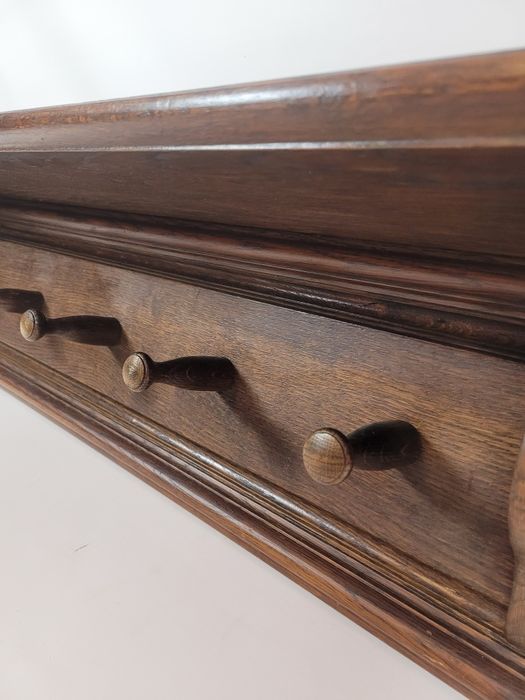 Dębowy wieszak z półką