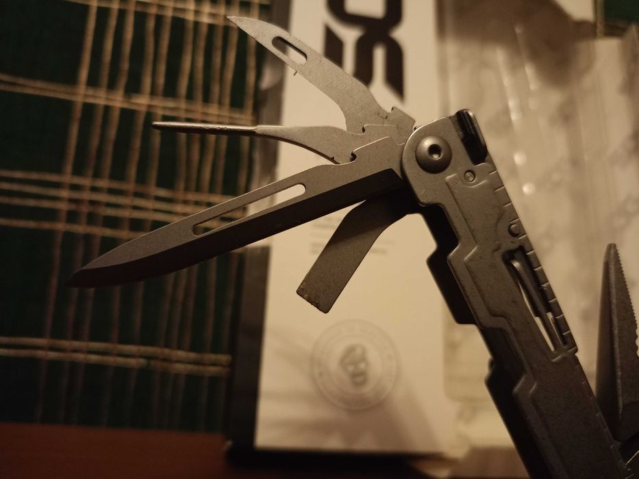 Multitool SOG Power Access scyzoryk kombinerki śrubokręt