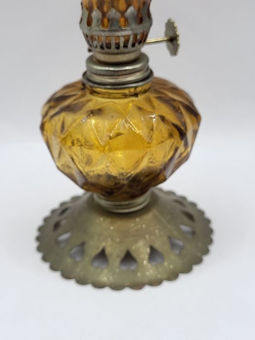 Miniaturowa lampa naftowa