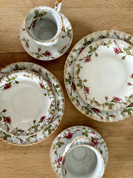 Serwis obiadowy i kawowy Chodzież- Iwona Złota Róża-141 elementów