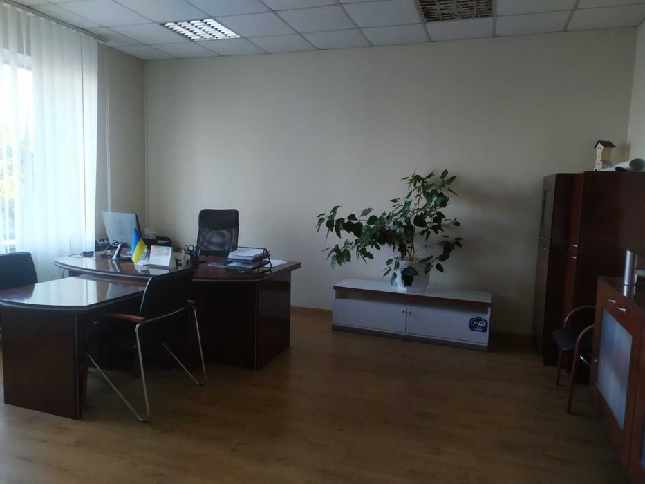 Продається автосалон та СТО з торговими приміщеннями