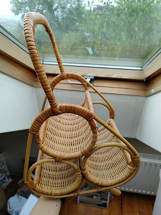 Stojak wiklinowy na wino