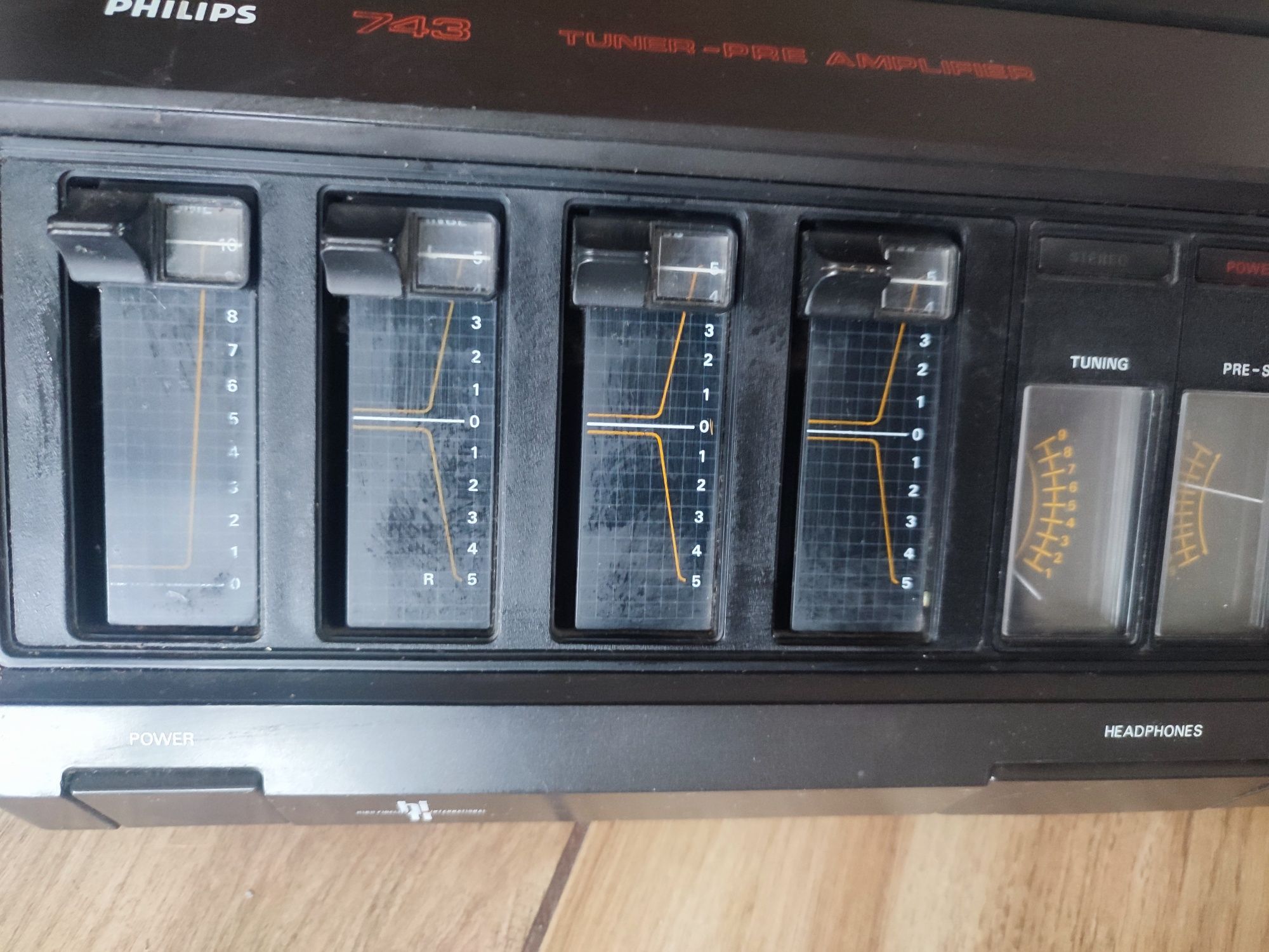 WIOSENNE PORZĄDKI Tuner+ przedwzmacniacz Philips 22 rh743