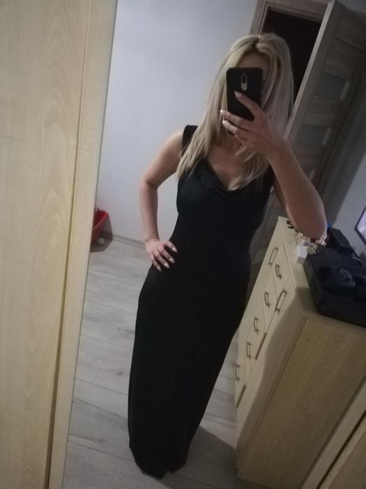 Długa, czarna sukienka