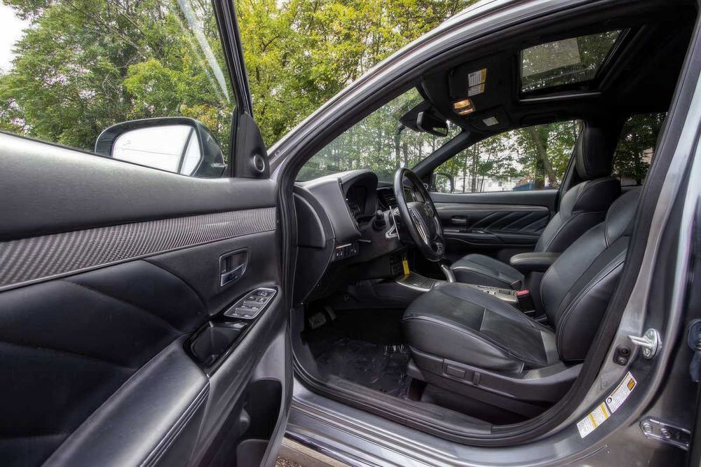 Mitsubishi Outlander PHEV SEL      2019