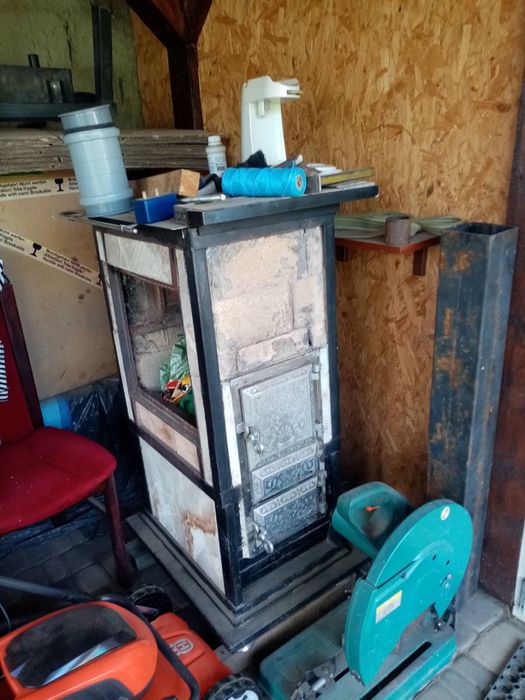 Камін/печка (дрова/брикети)