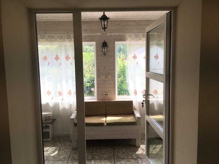 Будинок на пагорбі з видом на озеро та власною енергією, Гвоздів