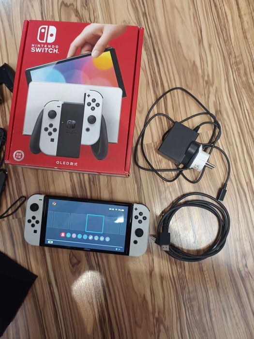 Nintendo switch oled biały+pokrowiec od nintendo