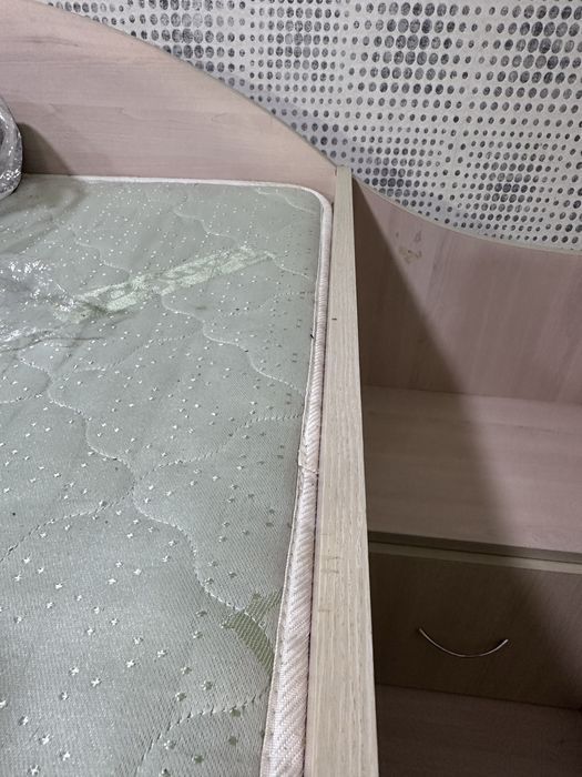 ТЕРМІНОВО!!!Ліжко-горище 6-в-1:ліжко,стіл,шафа,шухляди,полиці + матрас