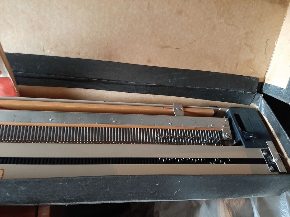 Вязальна машинка Рута 85