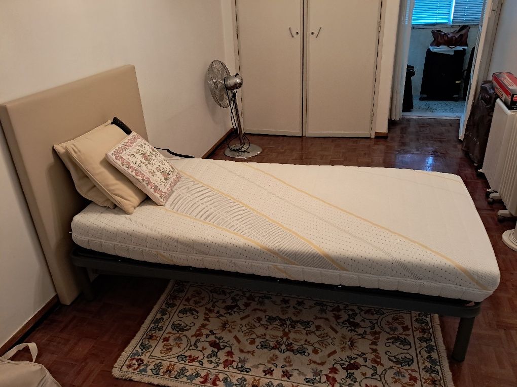Cama Articulada com comando eléctrico.