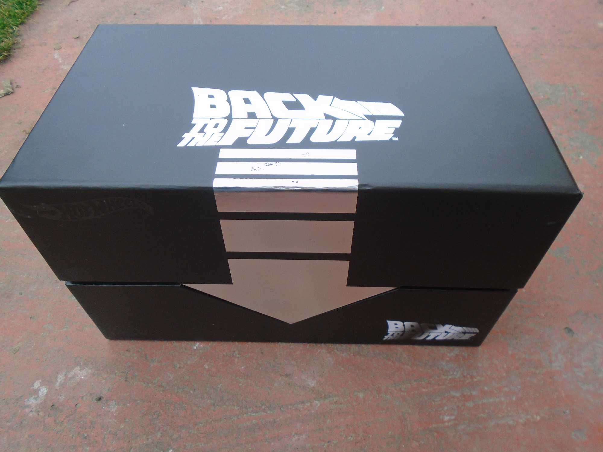DeLorean DMC-12 Back To The Future Hot Wheels Premium 1:18