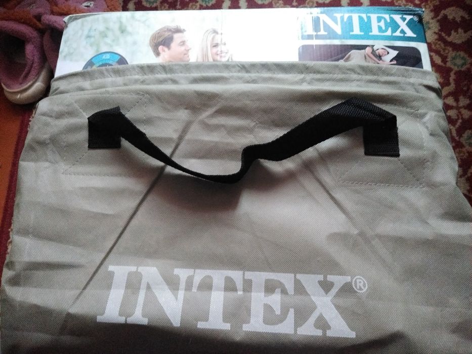 Матрас INTEX.     .