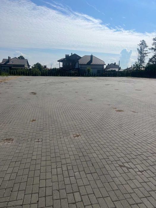 Майданчик 40грн/м² до 10000 м².  При трасі Львів-Шегині, поруч митниця