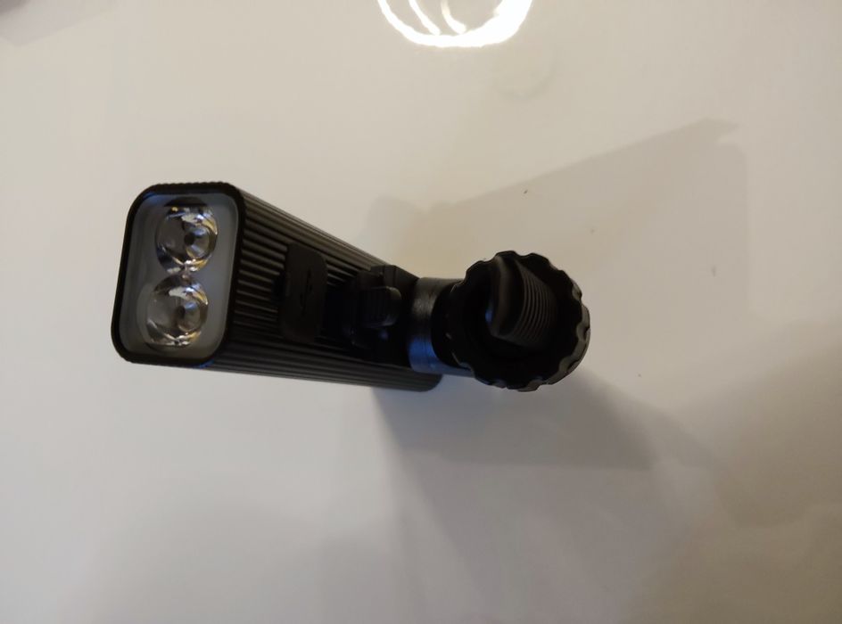 Lampka rowerowa przednia 2 mocne diody LED L2 ,USB, aluminium