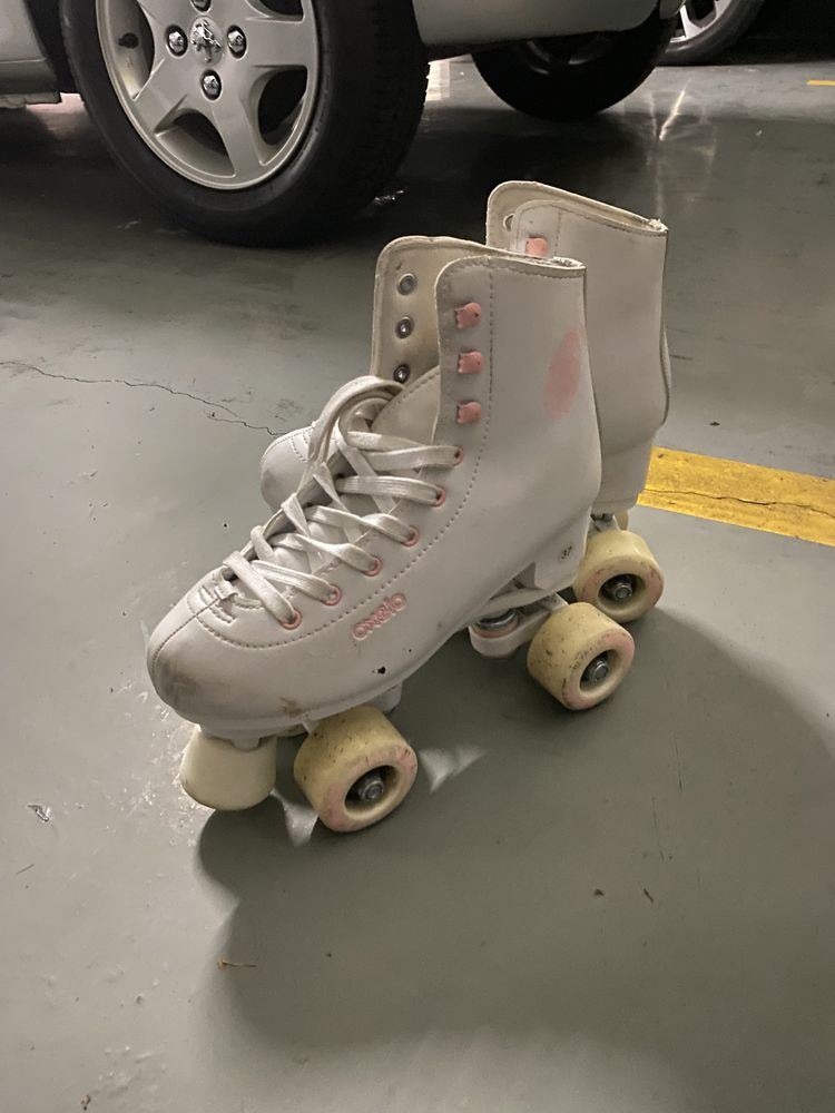 Patins de 4 rodas brancos