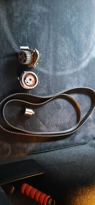 Помпа, ролик , ремінь.Фольксваген.